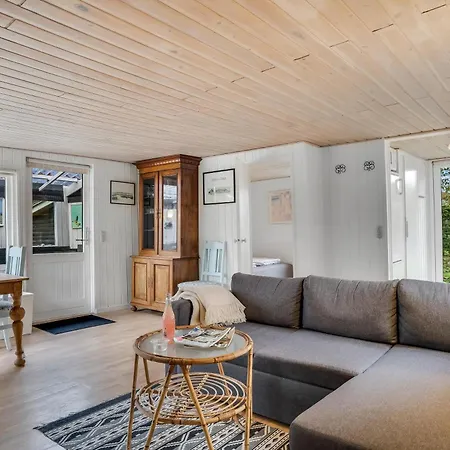 Cozy With Terrace And Wood-burning Stove Close To The Water Semesterbostad