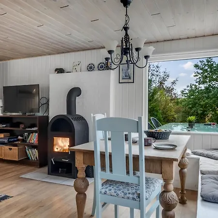 Semesterbostad Cozy With Terrace And Wood-burning Stove Close To The Water Logstor