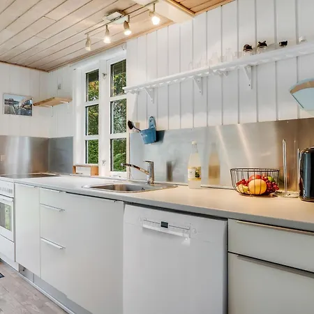 Semesterbostad Cozy With Terrace And Wood-burning Stove Close To The Water