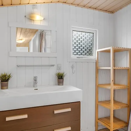 Cozy With Terrace And Wood-burning Stove Close To The Water Semesterbostad Logstor