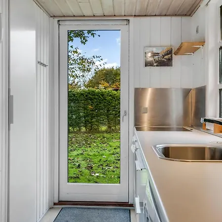 Semesterbostad Cozy With Terrace And Wood-burning Stove Close To The Water Logstor