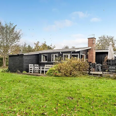 Cozy With Terrace And Wood-burning Stove Close To The Water Semesterbostad *