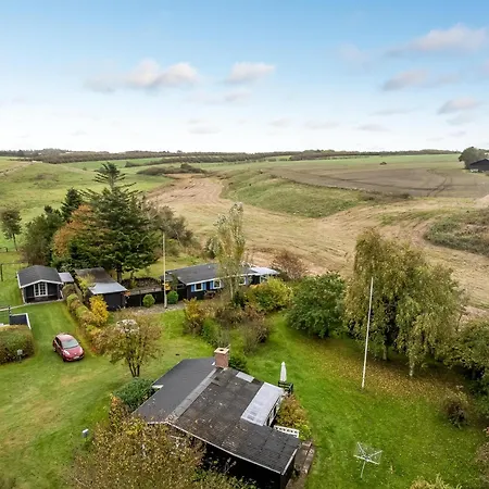 Semesterbostad Cozy With Terrace And Wood-burning Stove Close To The Water *