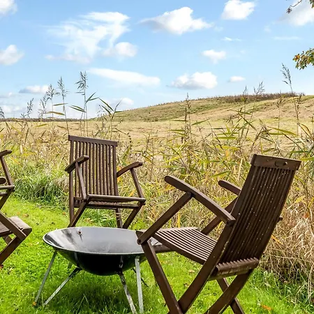 Cozy With Terrace And Wood-burning Stove Close To The Water Semesterbostad Logstor